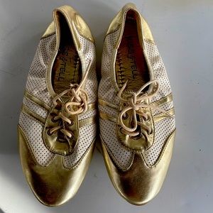 Beige Kiss & Tell lace flats